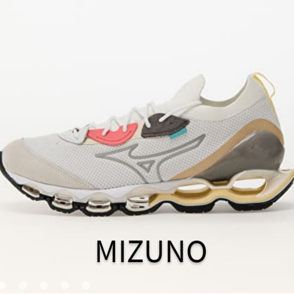 Mizuno Sneakers - Picture 1 of 14